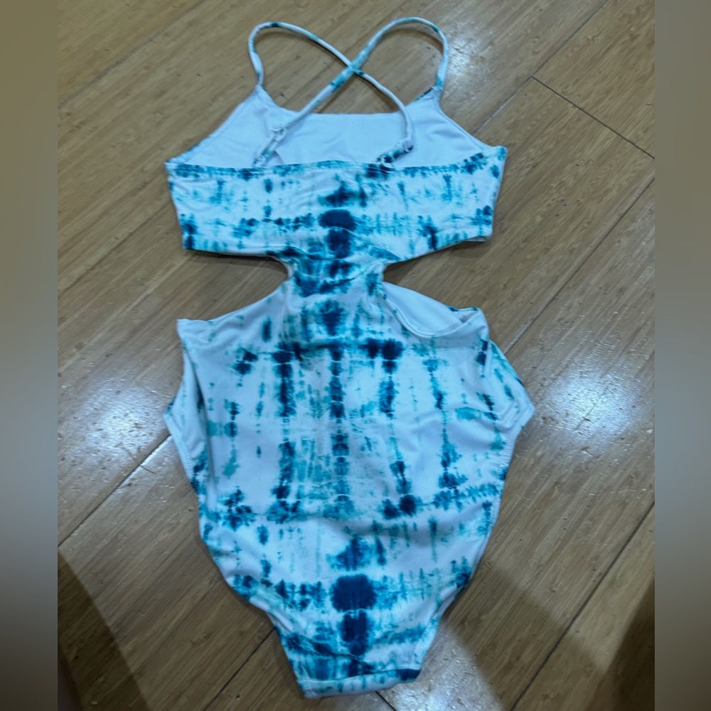 Kids One Piece Swimsuit With Side Cut-Out